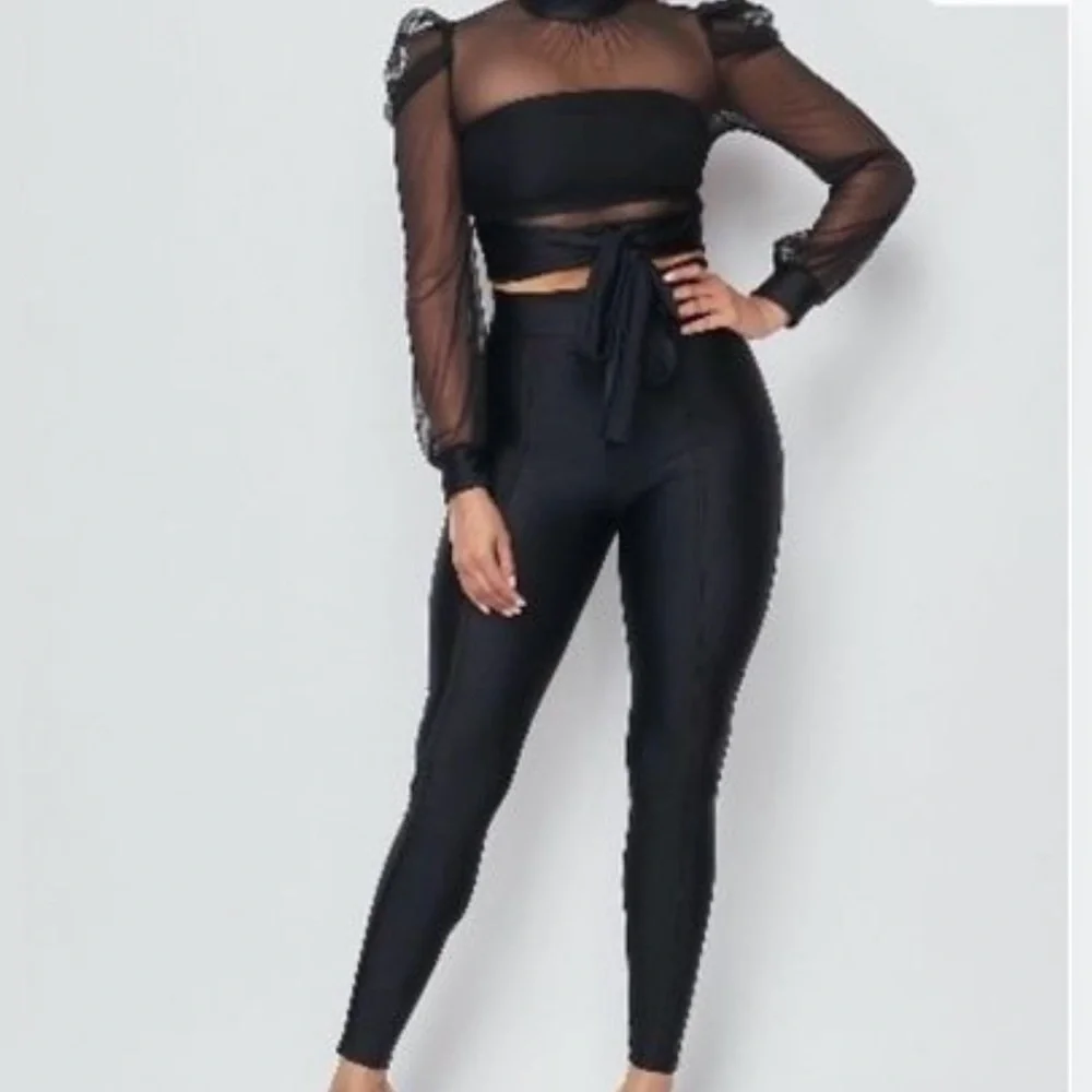 Black Mesh Yoga Set - Picture 1 of 1